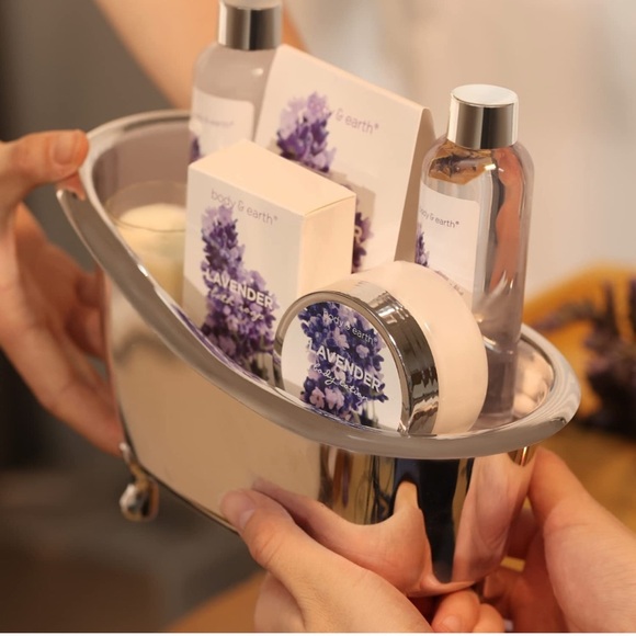 Lavender Spa Bath Basket Set~ Bubble Bath & Salts, Body Wash, Body Lotion Candle - Picture 4 of 5